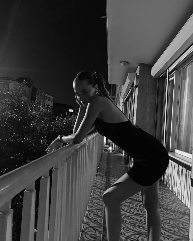 Müge Bayramoğlu poses hot pics