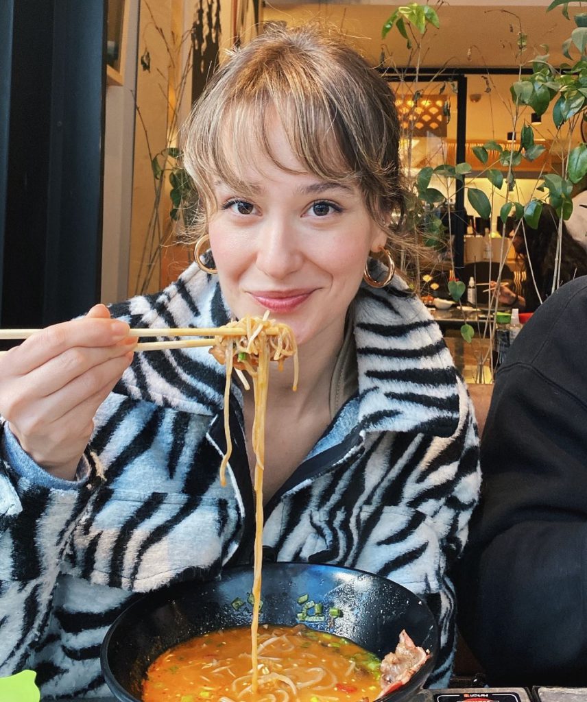 Müge Bayramoğlu poses hot xxx