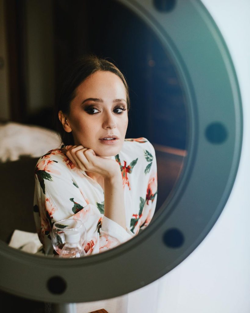 Müge Bayramoğlu poses nudes