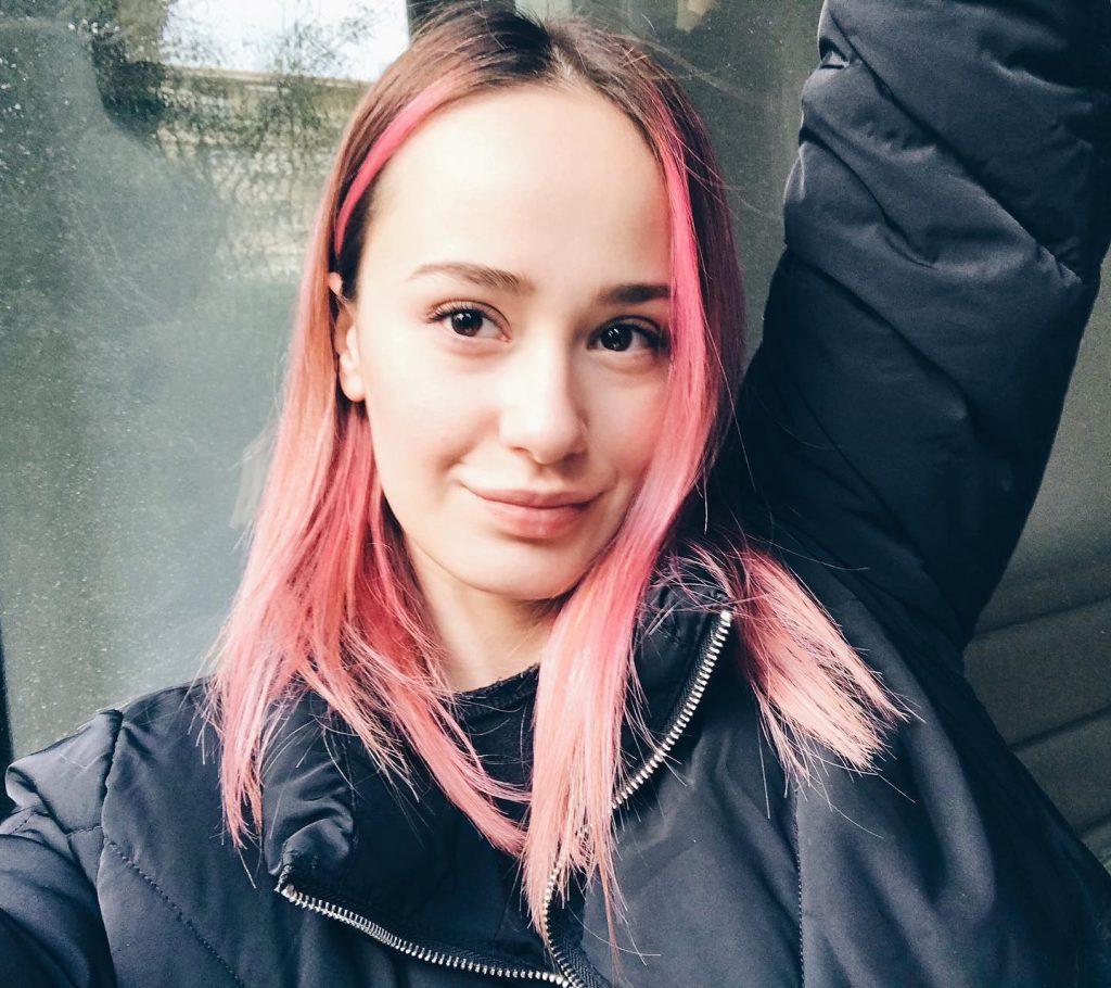 Müge Bayramoğlu poses sexy