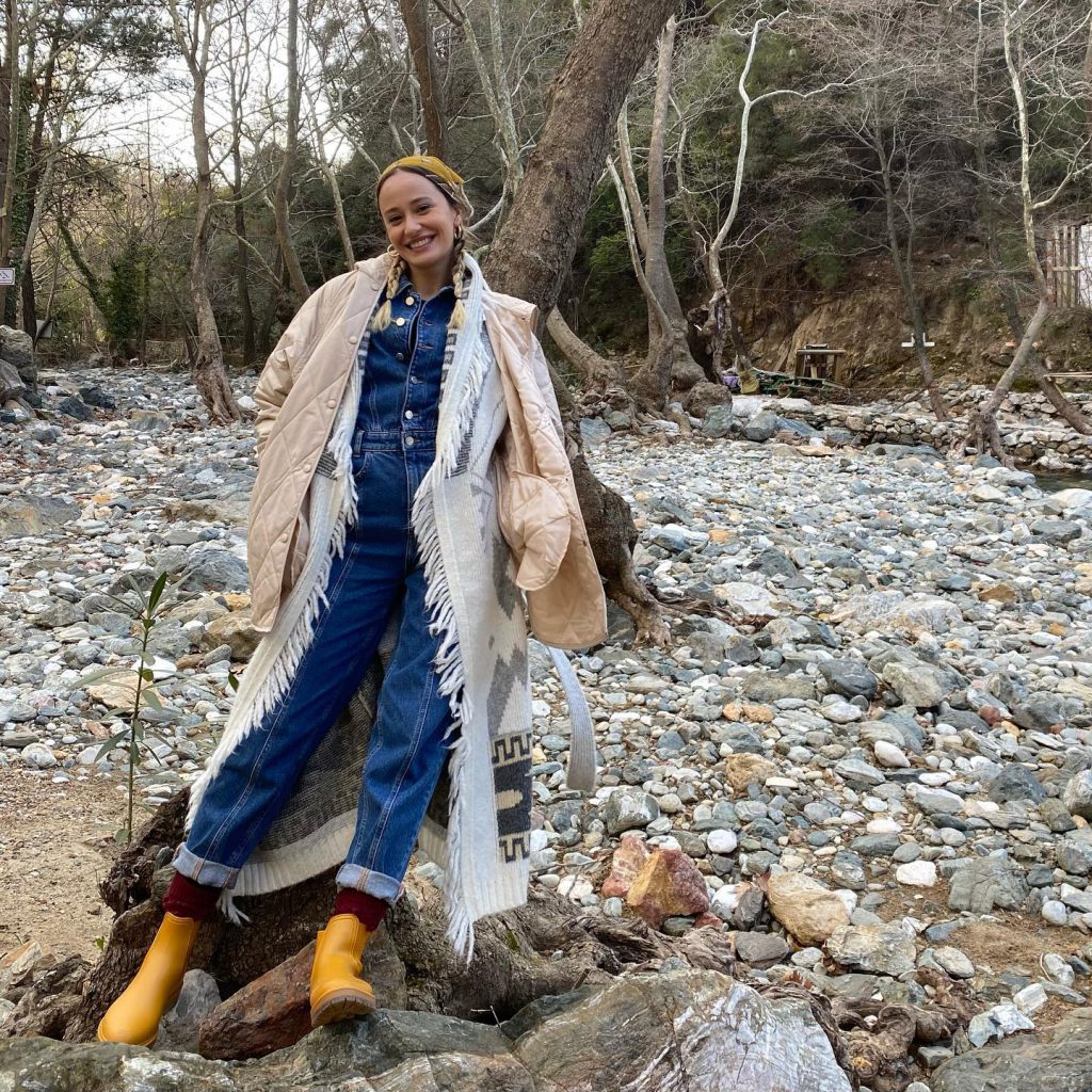 Müge Bayramoğlu poses xxx