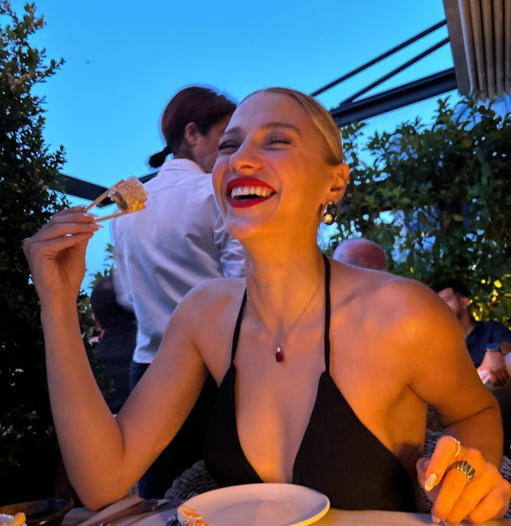 Müge Bayramoğlu sex scenes