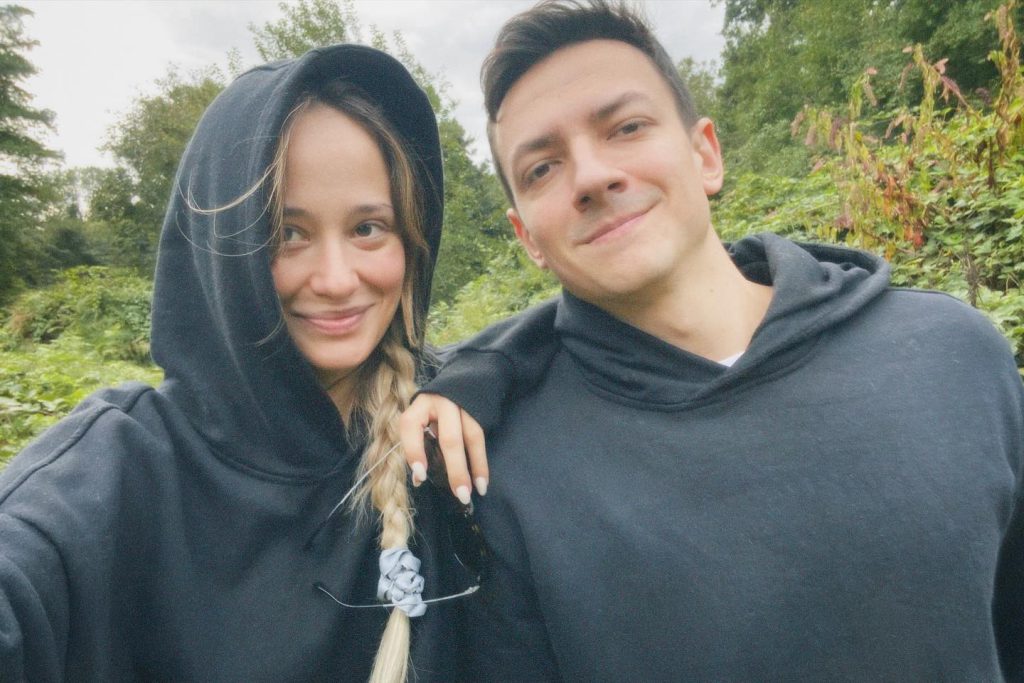 Müge Bayramoğlu smiles hot bikini