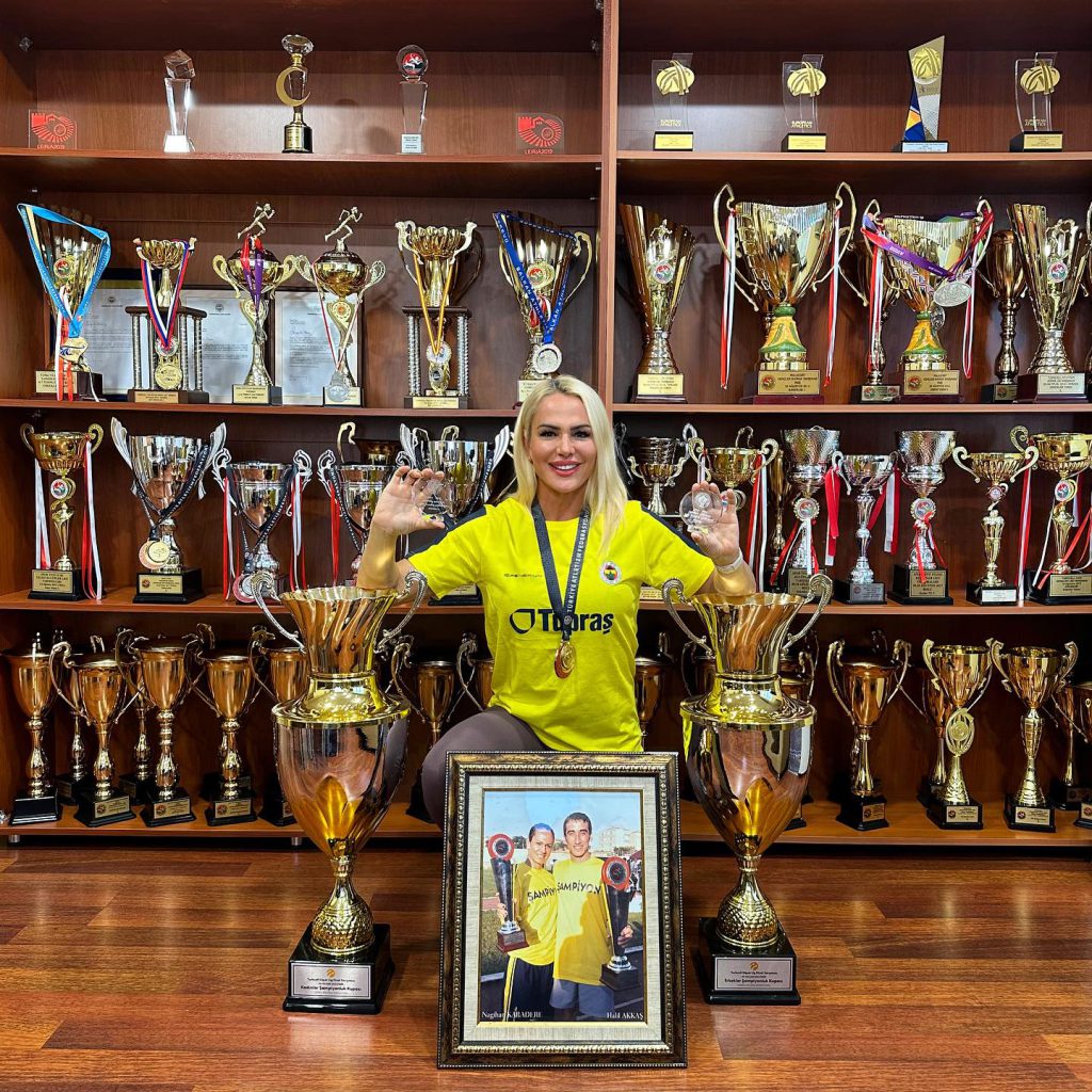 Nagihan Karadere ardent hot