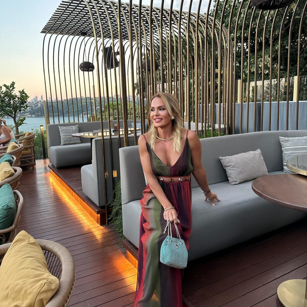 Nagihan Karadere ass