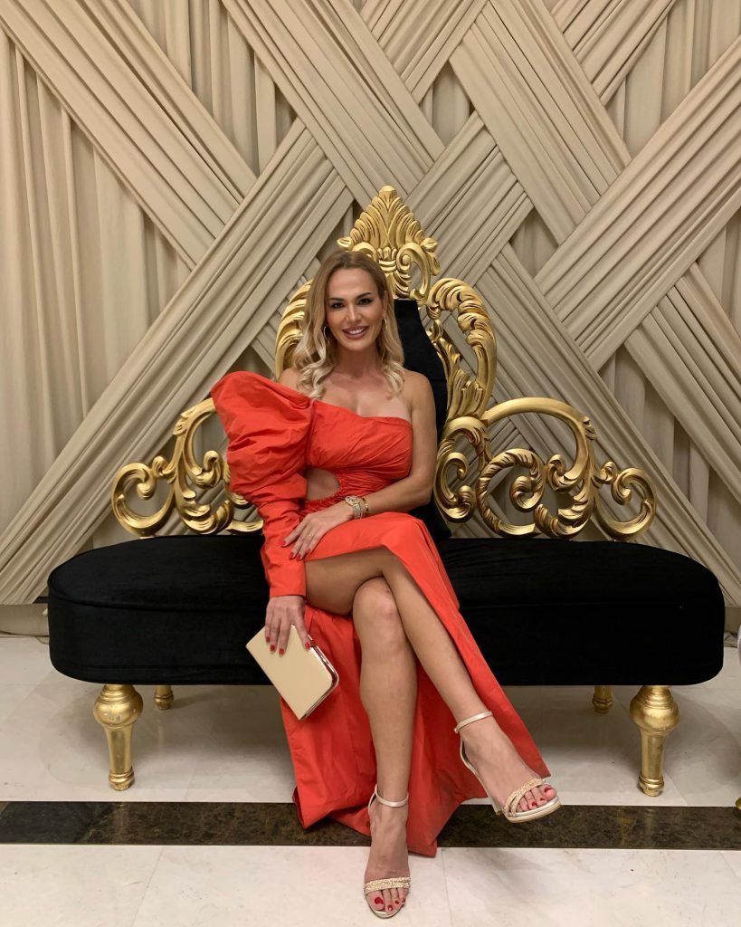 Nagihan Karadere boobs