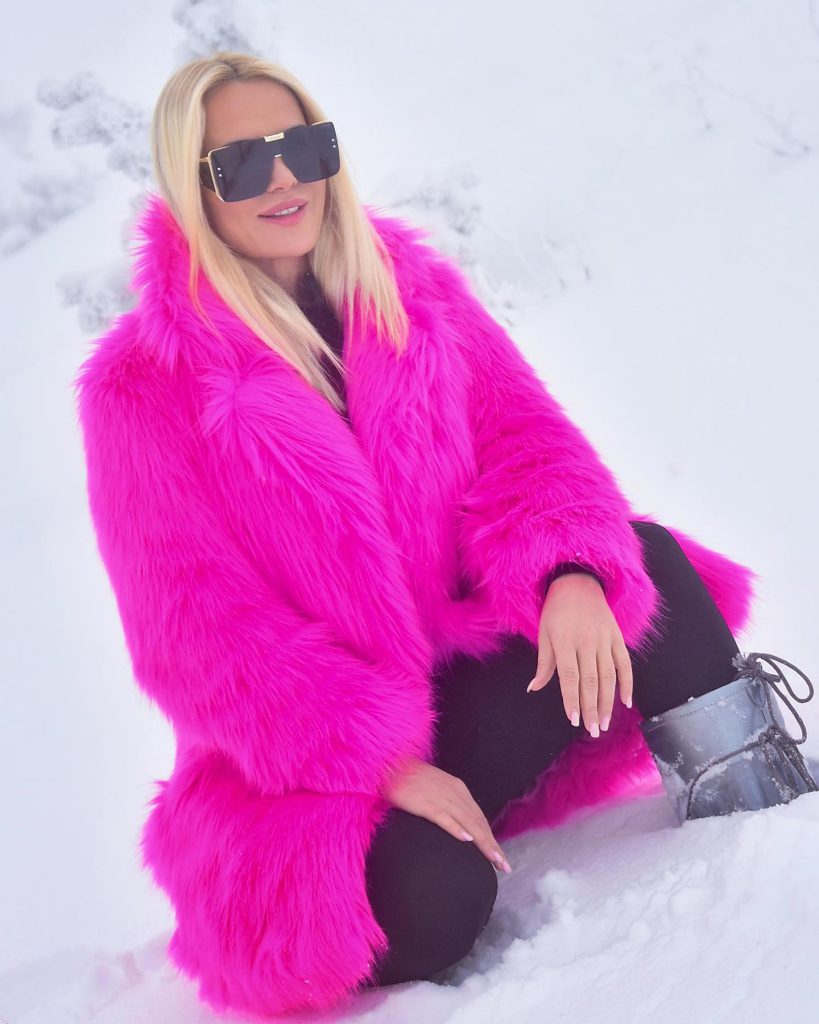 Nagihan Karadere depicts fire nudes