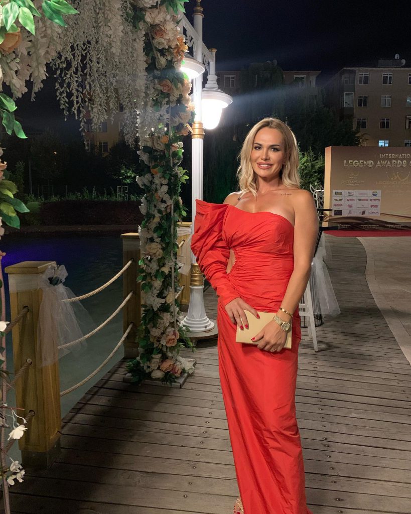 Nagihan Karadere hot bikini