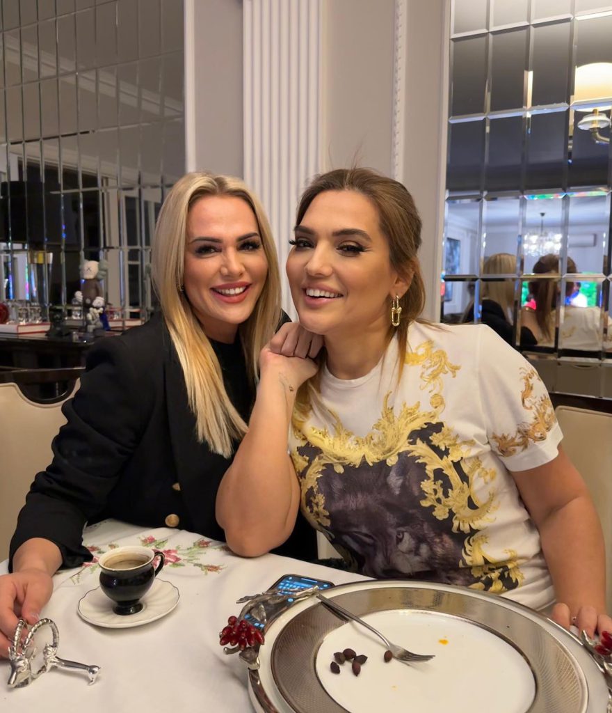 Nagihan Karadere looks ass