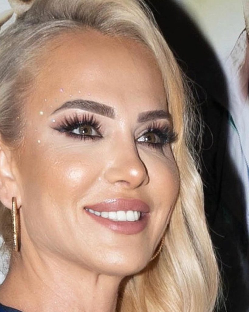 Nagihan Karadere looks sexy