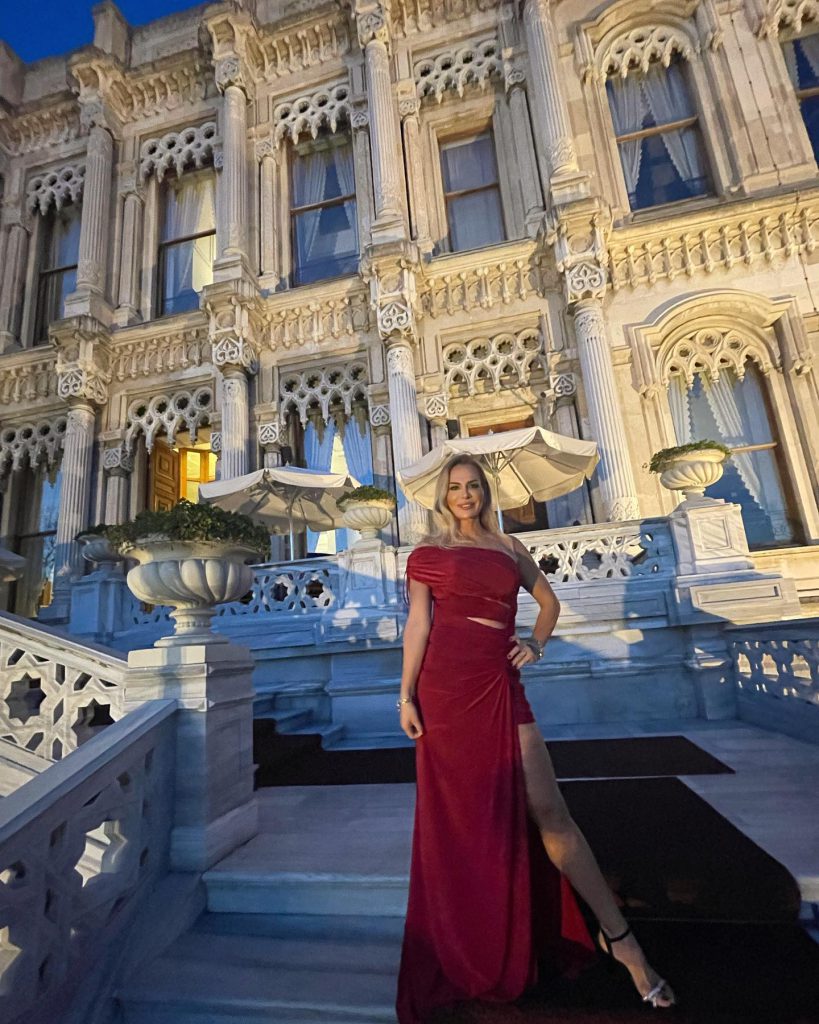 Nagihan Karadere modeling sexy