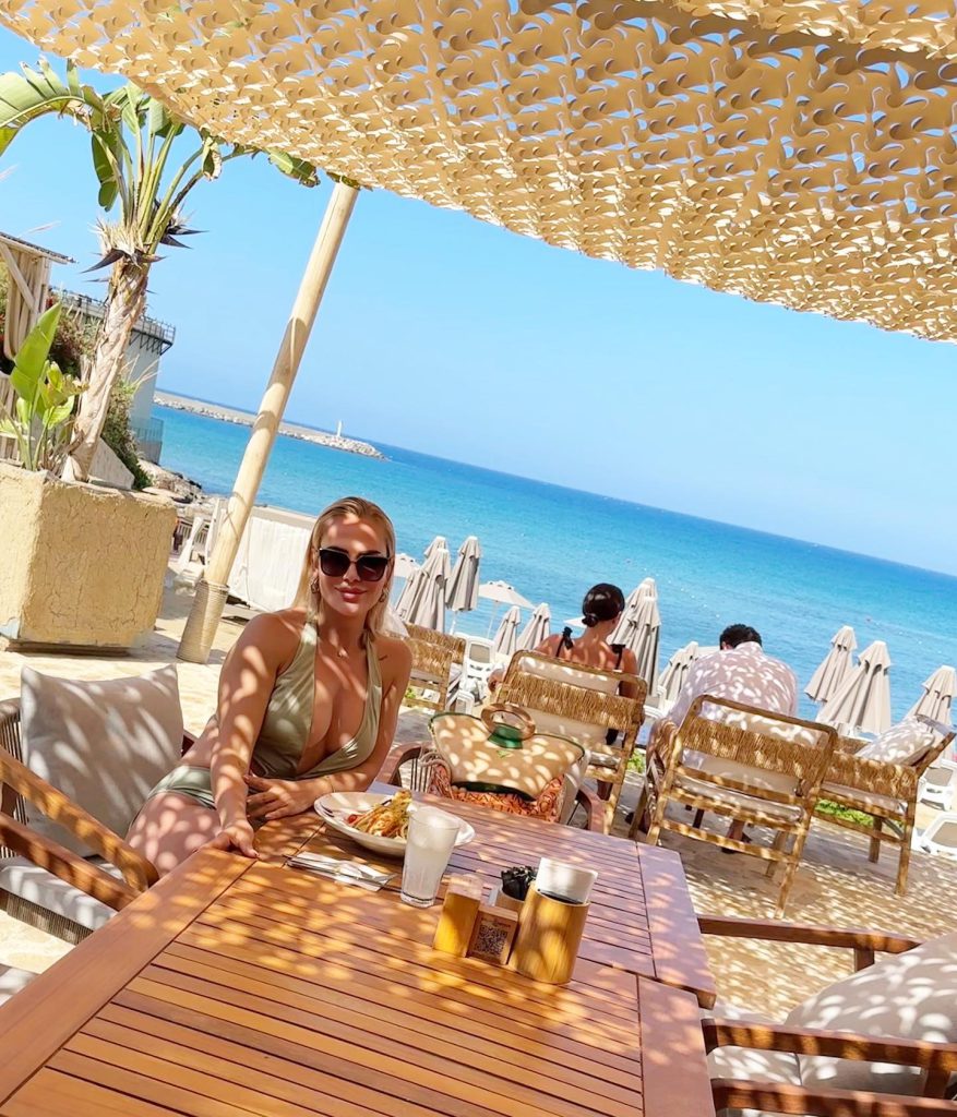 Nagihan Karadere poses nude pics