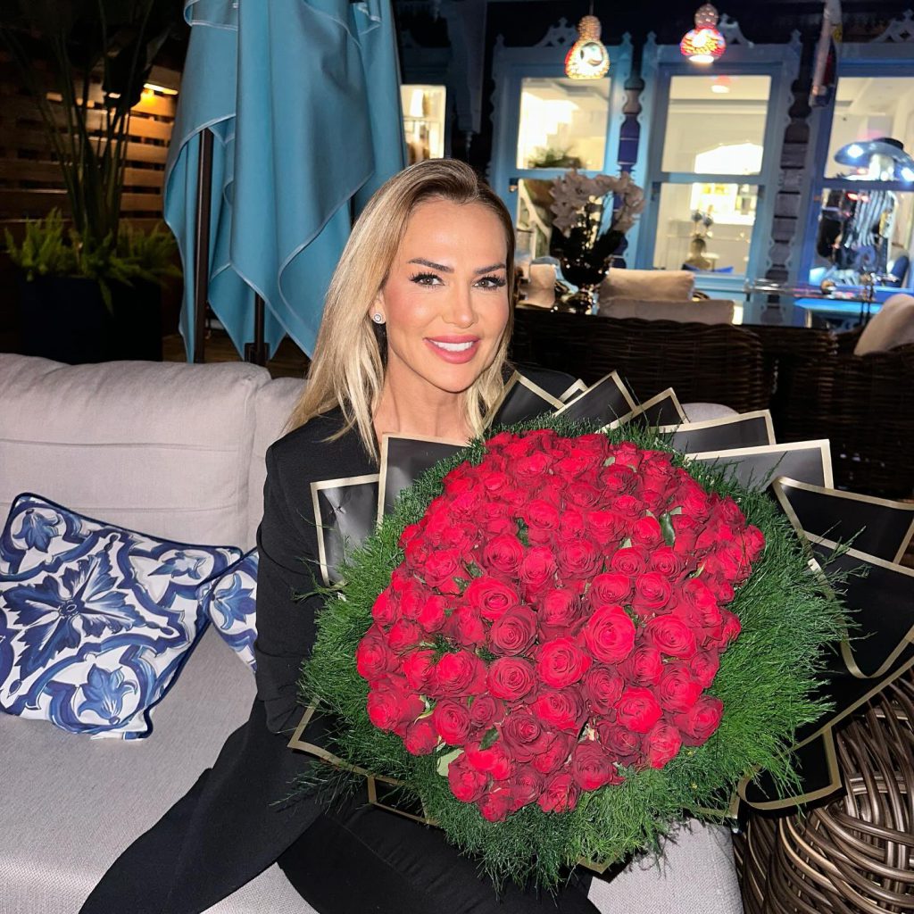 Nagihan Karadere poses xxx