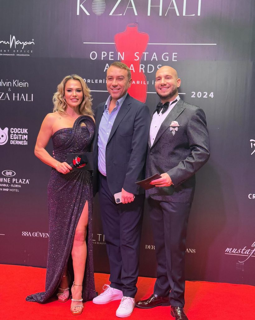 Nagihan Karadere smiles sexy