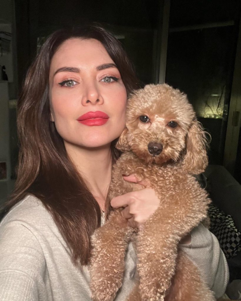 Nefise Karatay ardent hot bikini