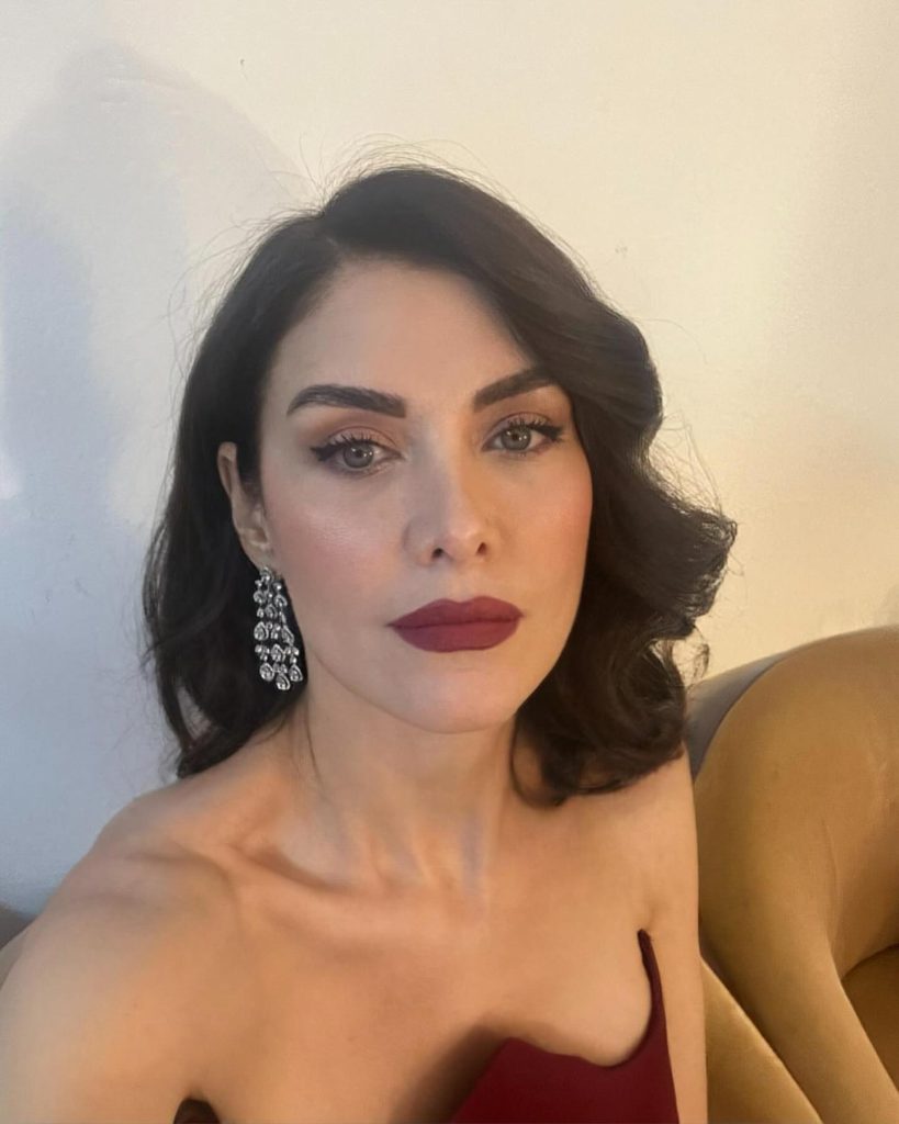 Nefise Karatay looks nude pics