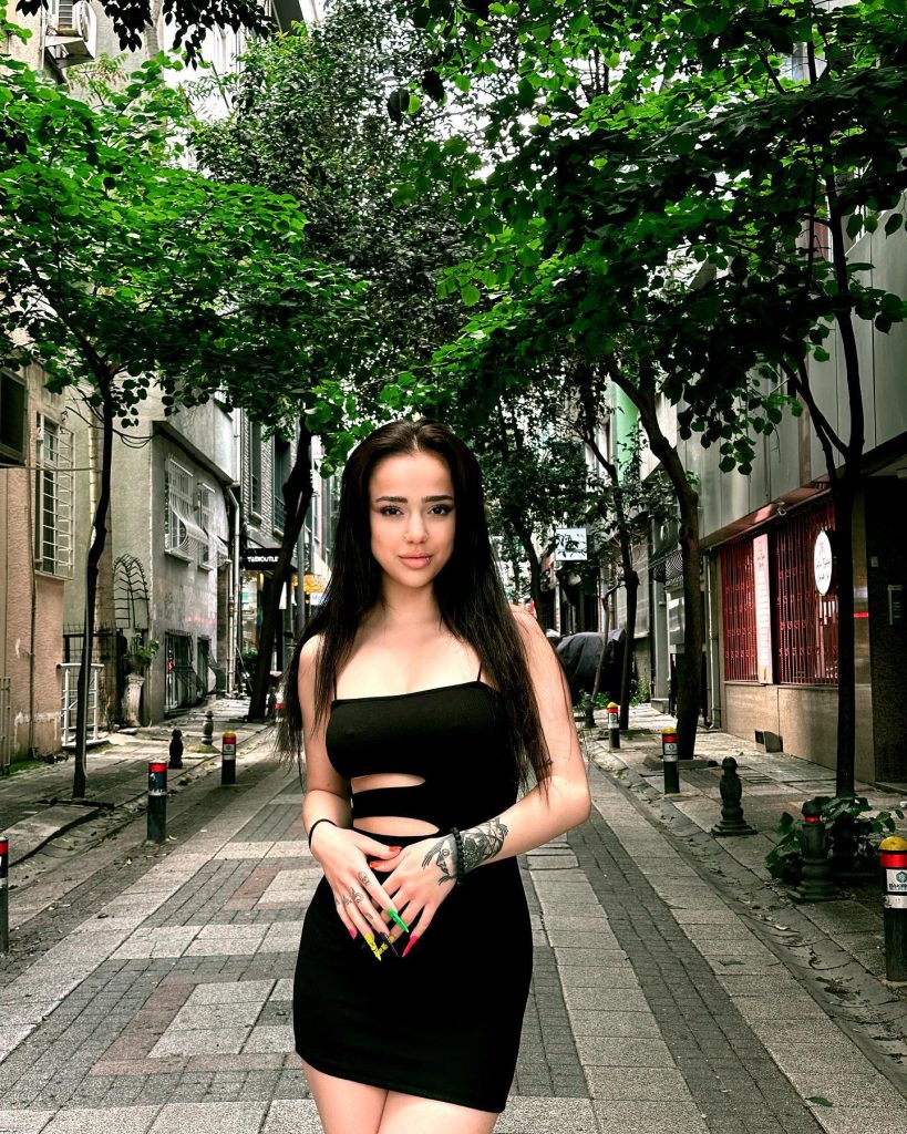 Nurseli Aksoy bikini