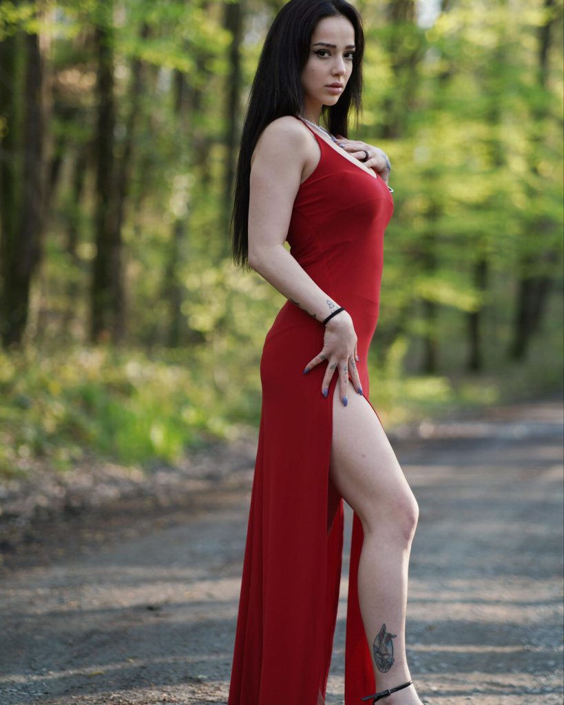 Nurseli Aksoy depicts fire ass