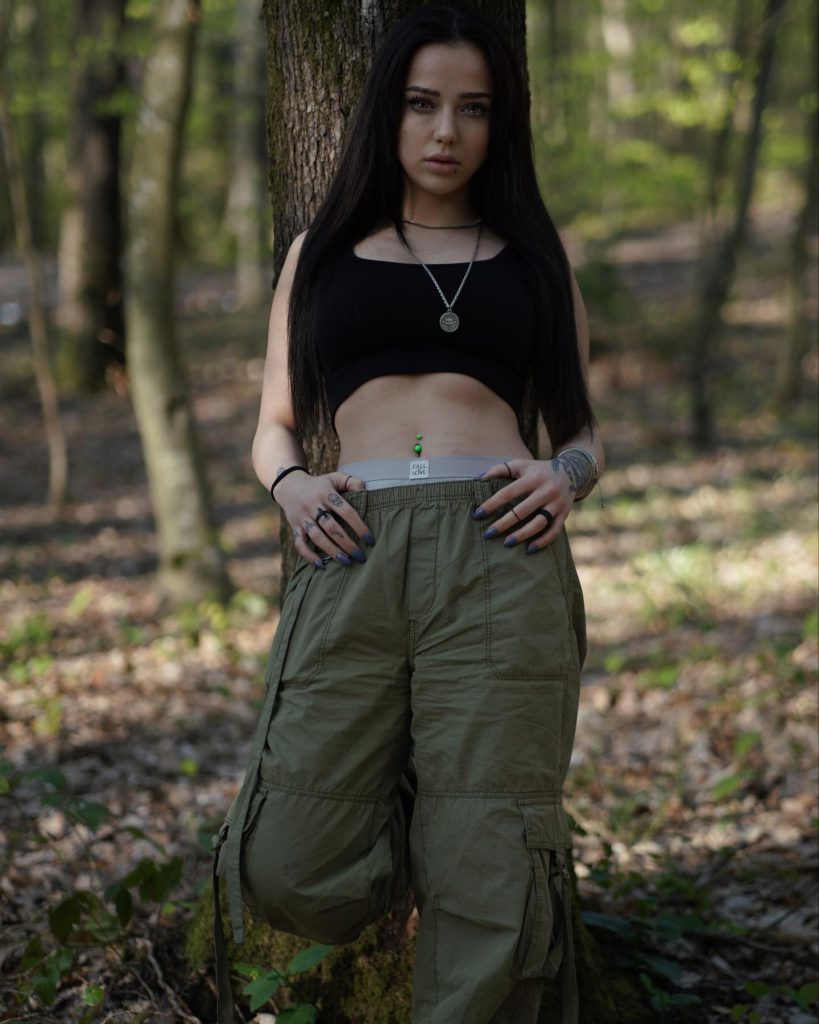 Nurseli Aksoy depicts fire boobs