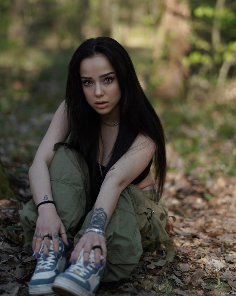 Nurseli Aksoy depicts fire fuck