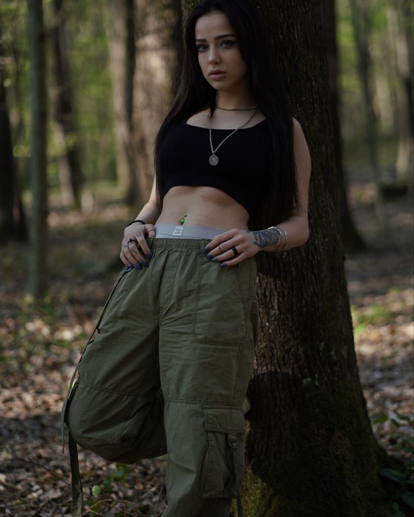 Nurseli Aksoy depicts fire hot pics