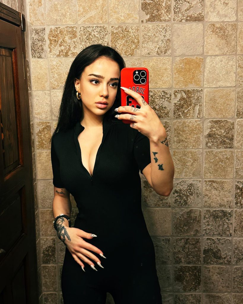 Nurseli Aksoy depicts fire sex scenes