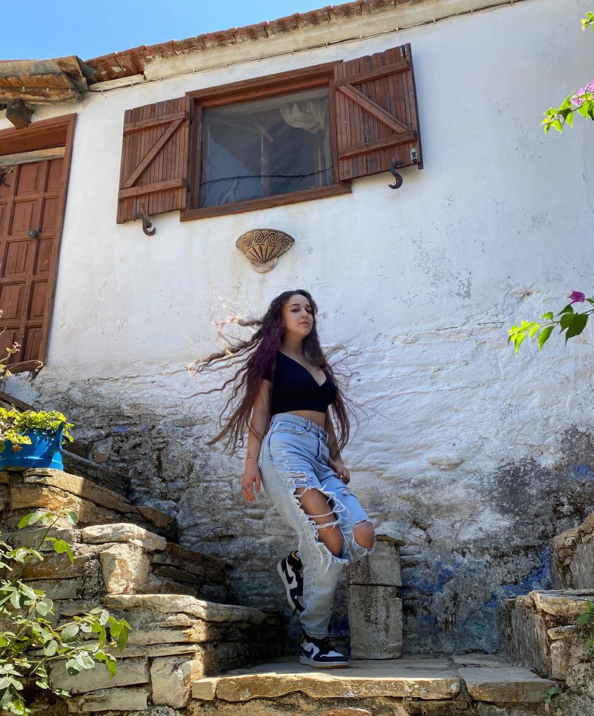 Nurseli Aksoy hot pics