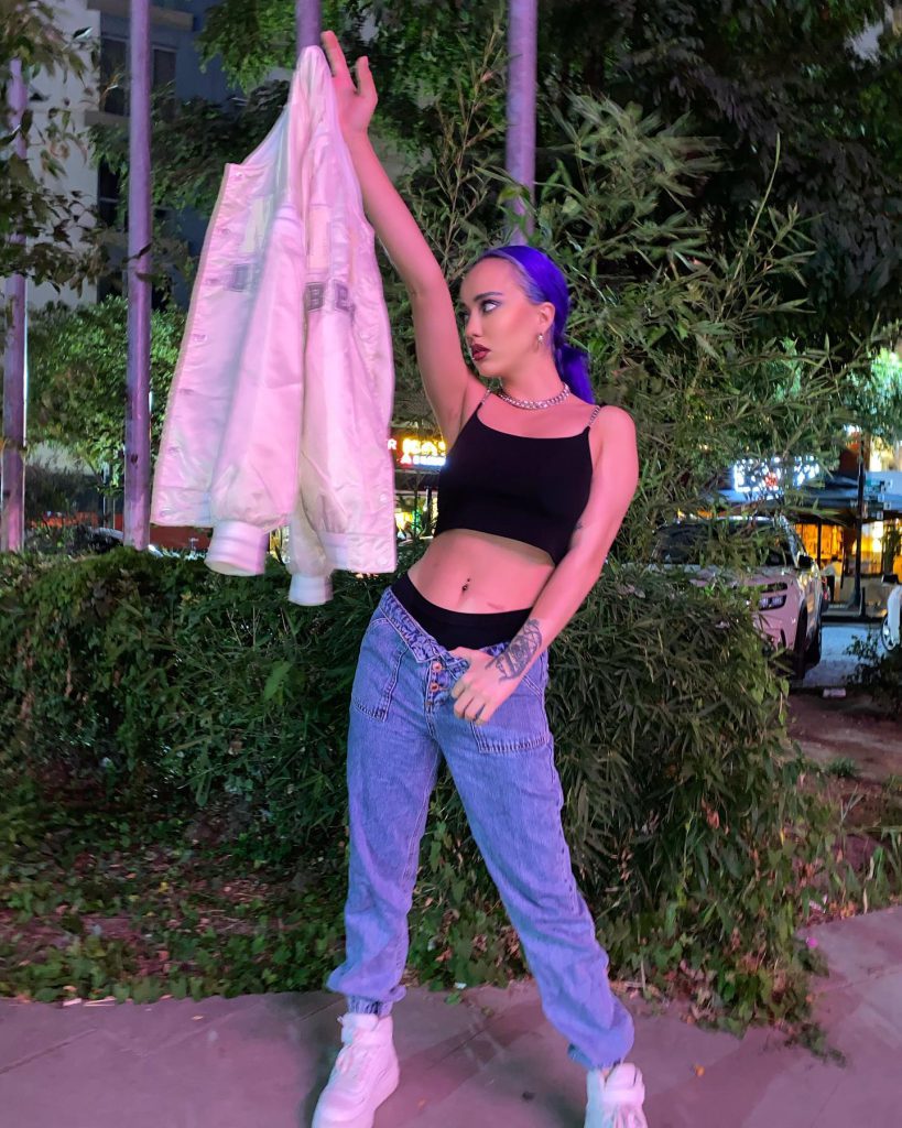 Nurseli Aksoy looks hot images