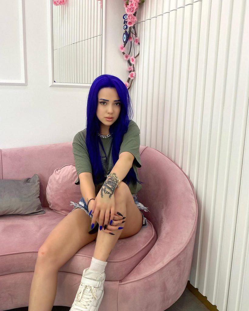 Nurseli Aksoy looks nude pics