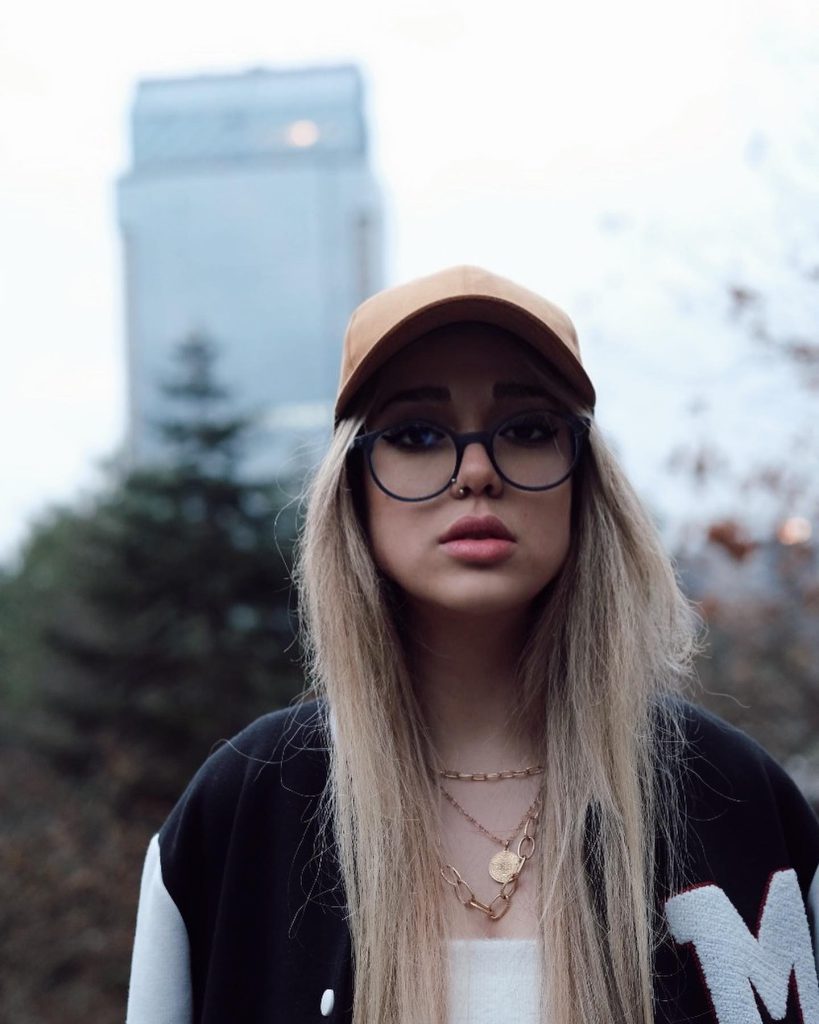 Nurseli Aksoy poses hot images