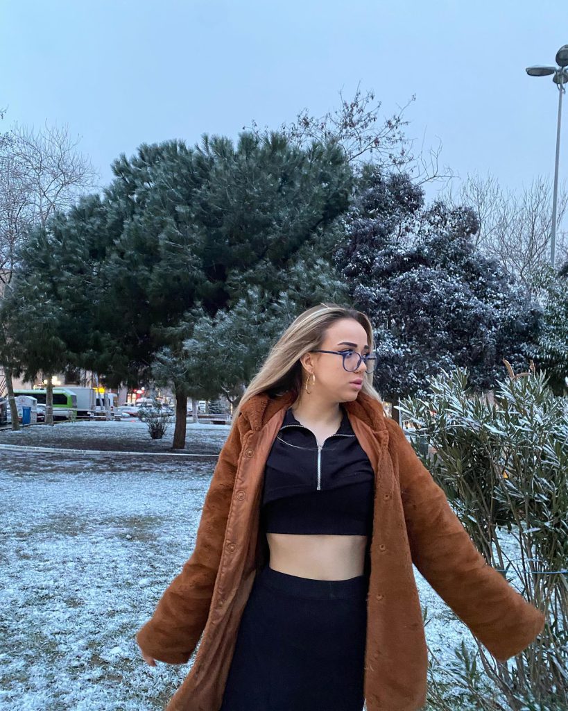 Nurseli Aksoy poses sex scenes