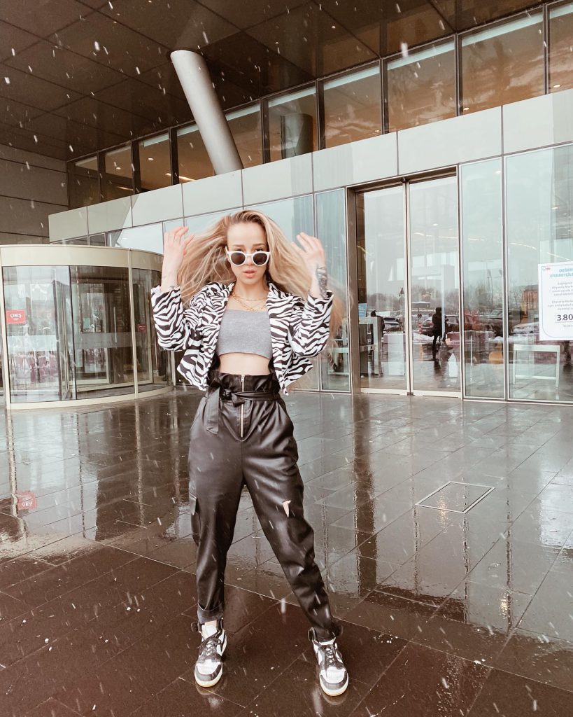 Nurseli Aksoy poses sexy