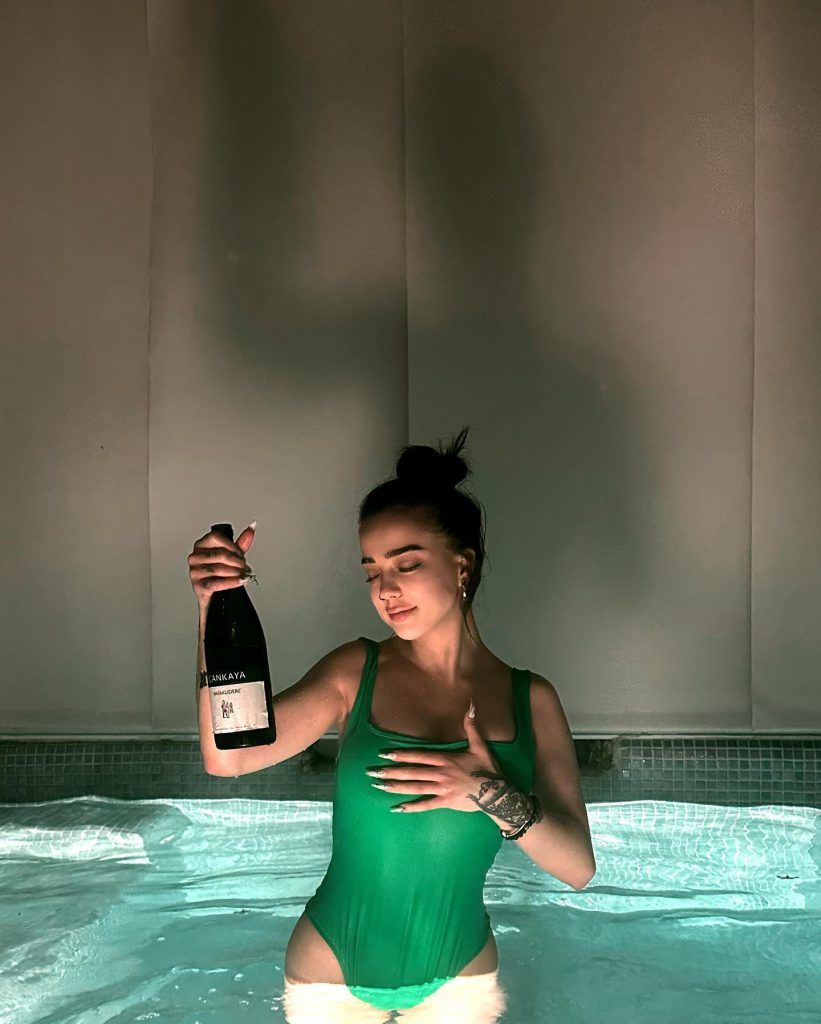 Nurseli Aksoy slut bikini