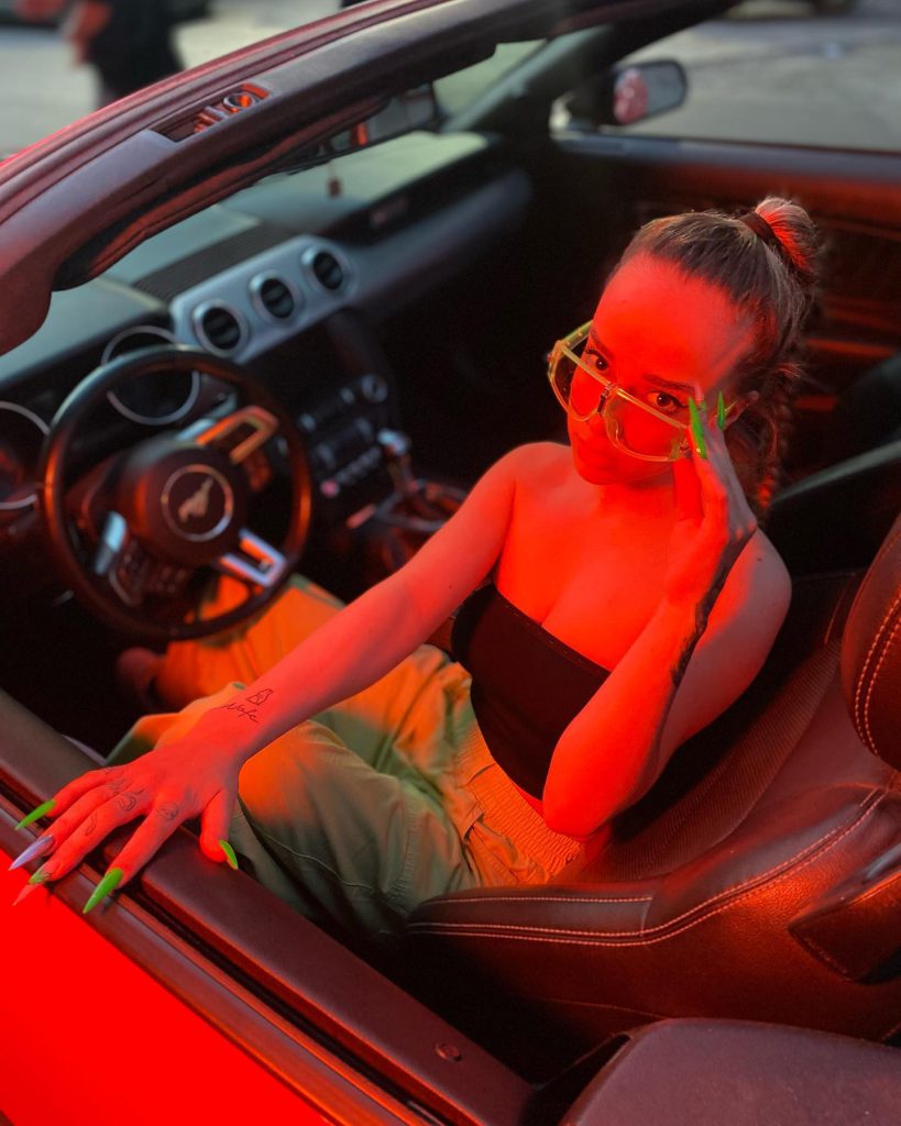 Nurseli Aksoy smiles boobs