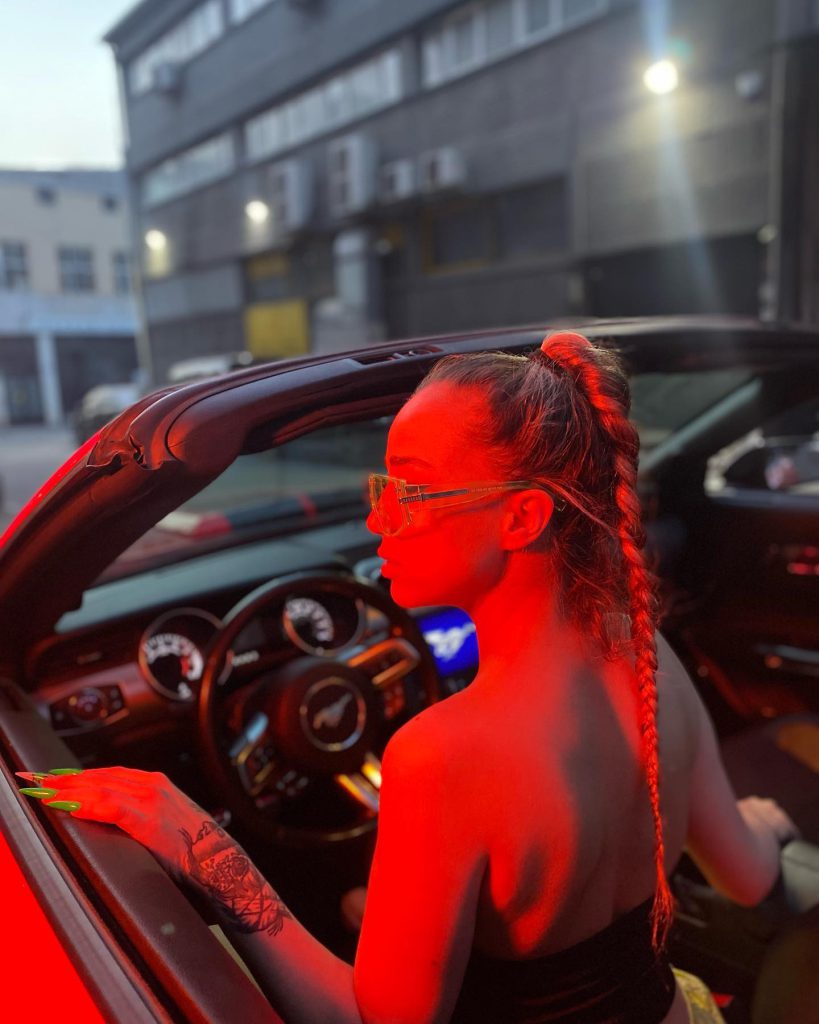 Nurseli Aksoy smiles hot photos