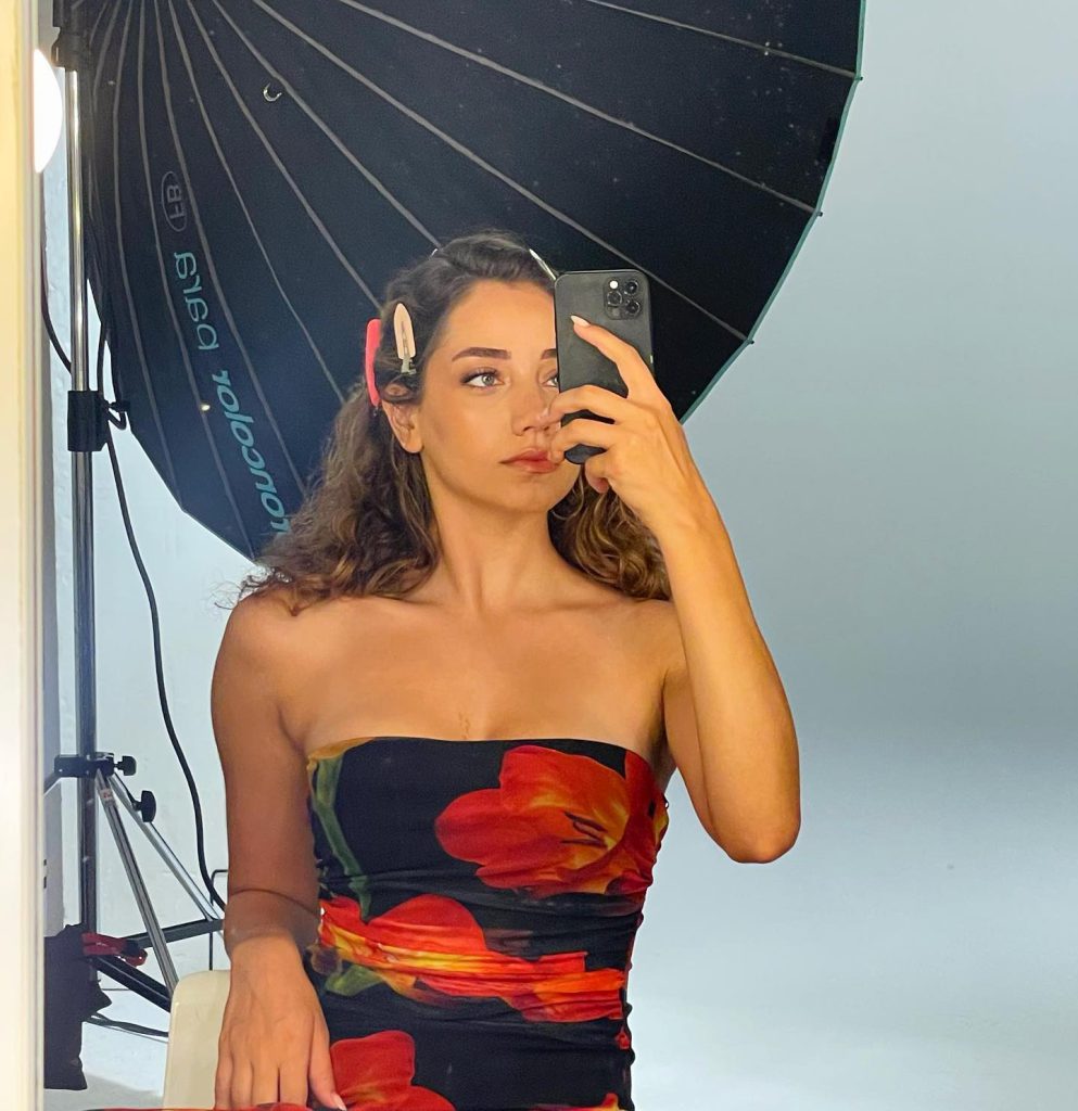 Özge Özacar ardent nude pics