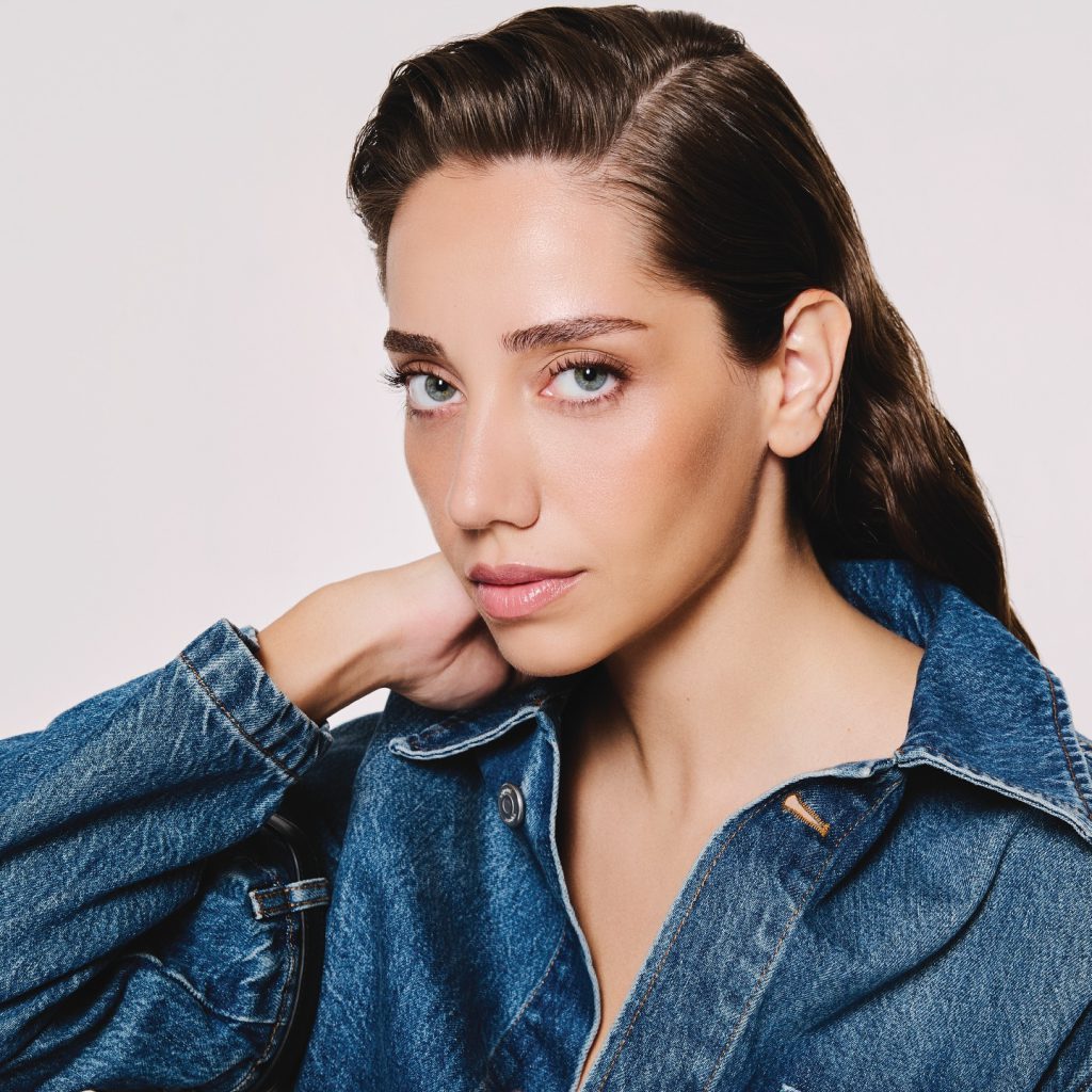 Özge Özacar ardent pussy