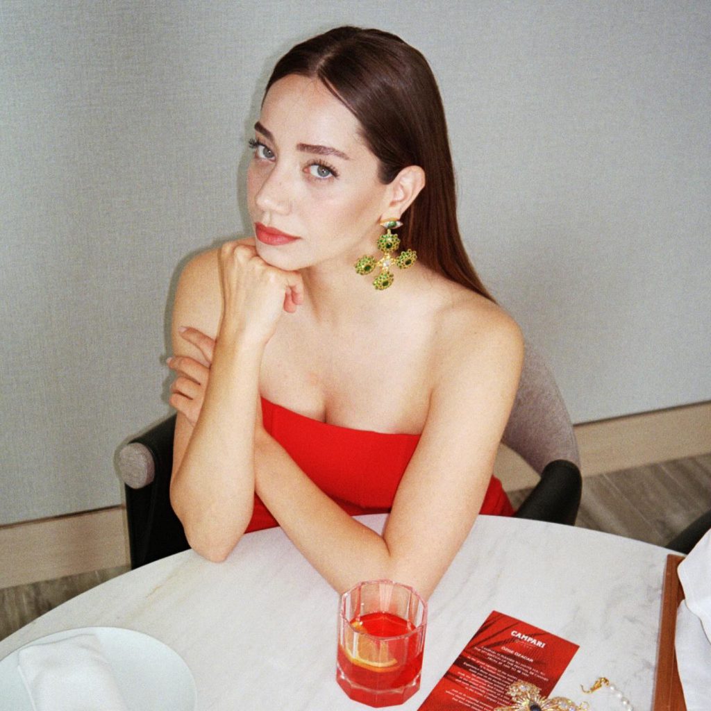 Özge Özacar ardent sex scenes