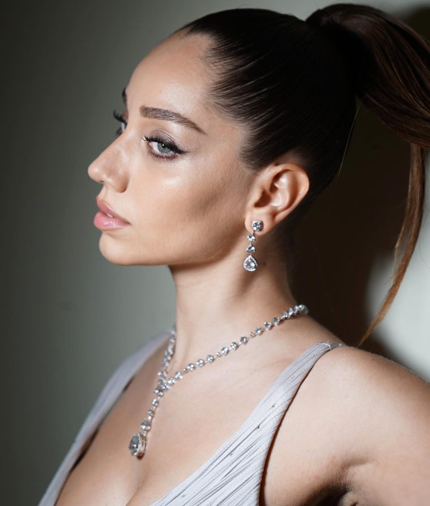 Özge Özacar beautiful nude