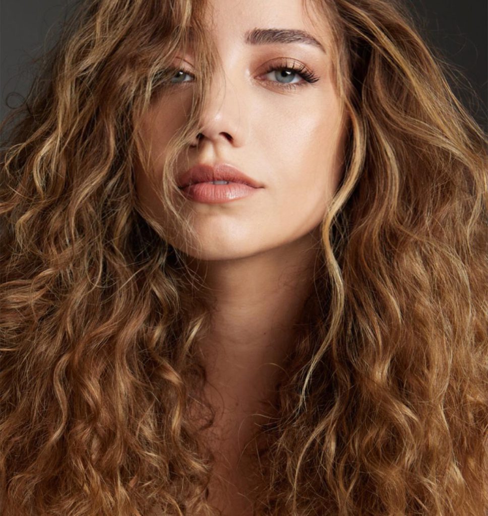 Özge Özacar depicts fire ass