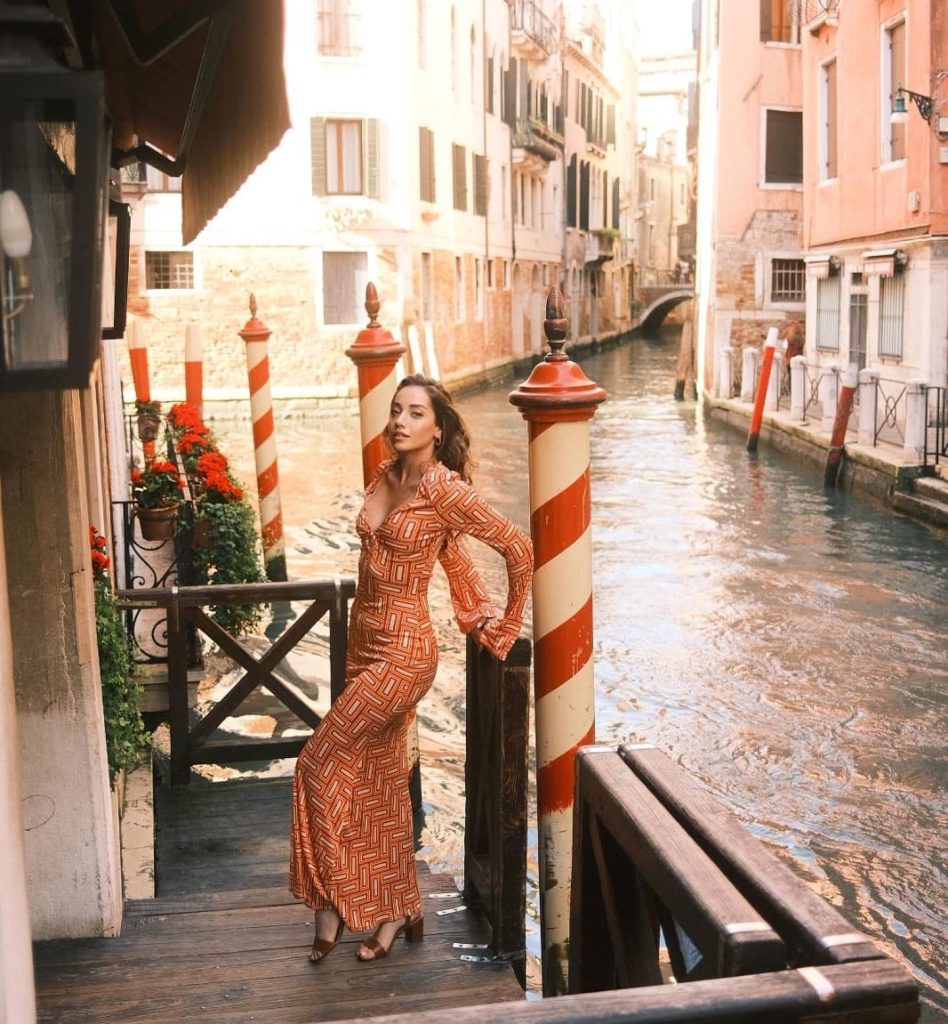 Özge Özacar hot pics