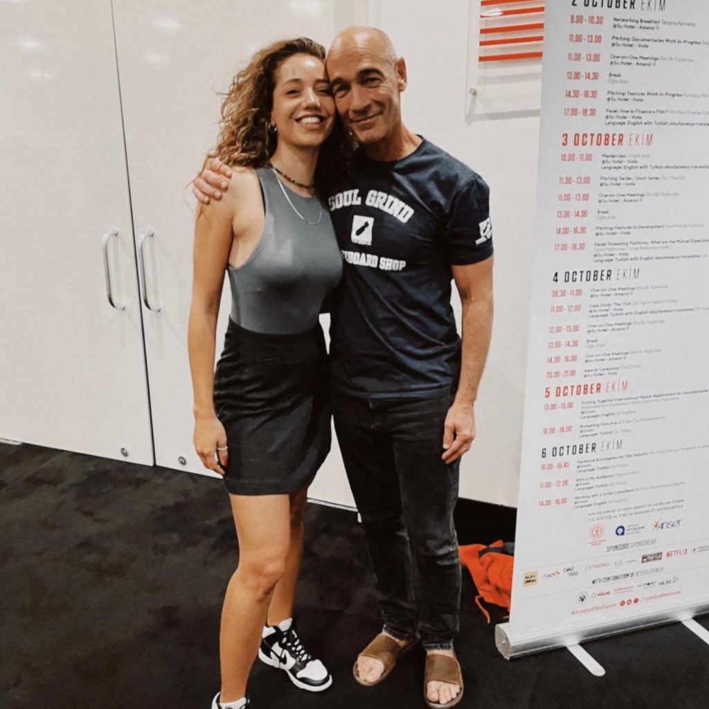 Özge Özacar looks hot