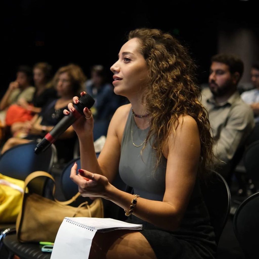 Özge Özacar looks porn