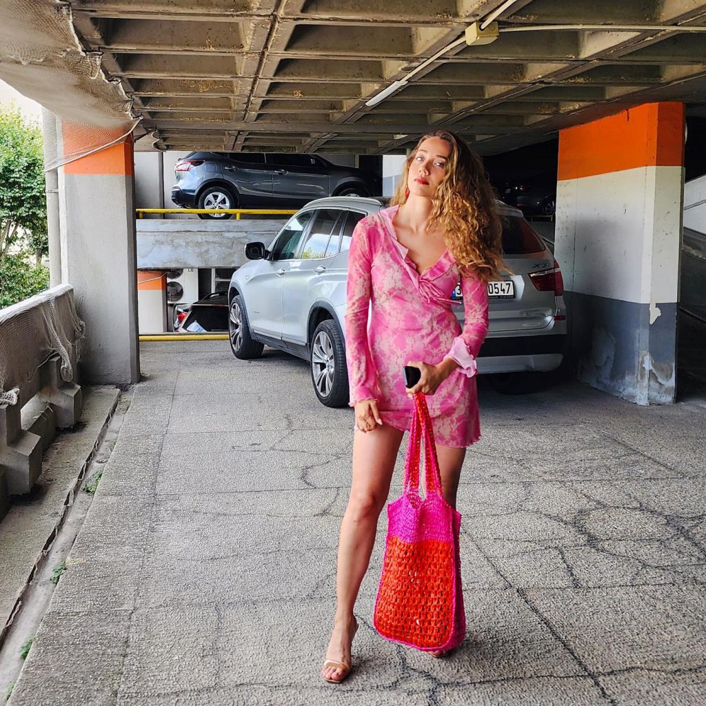 Özge Özacar looks xxx sex