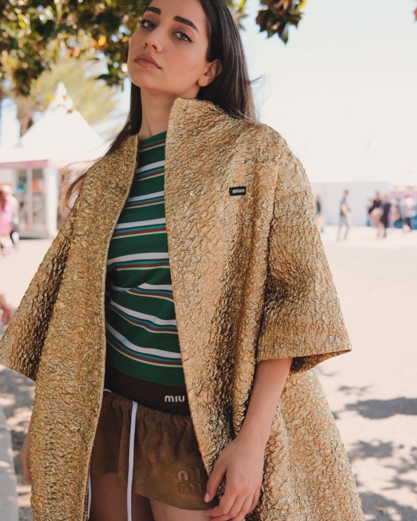 Özge Özacar modeling boobs