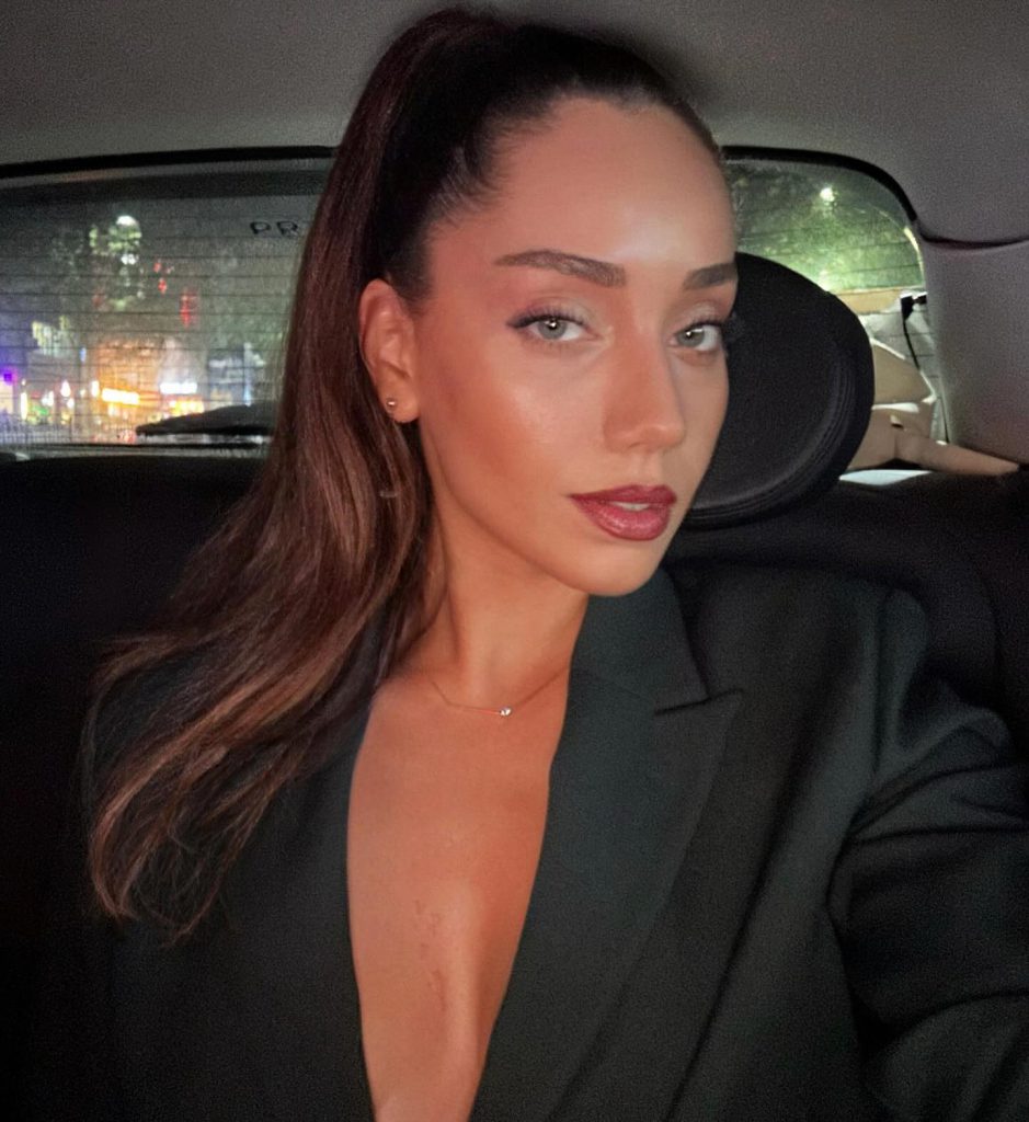 Özge Özacar modeling hot