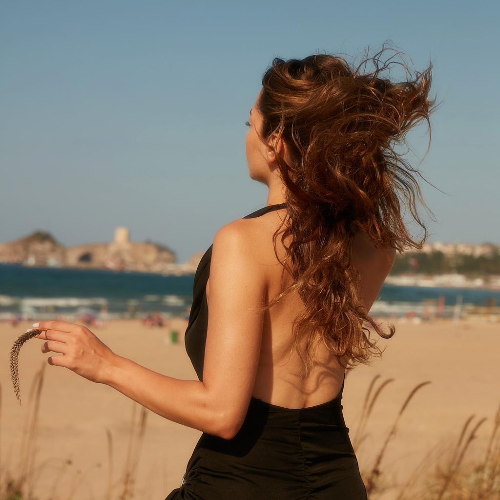 Özge Özacar modeling porn