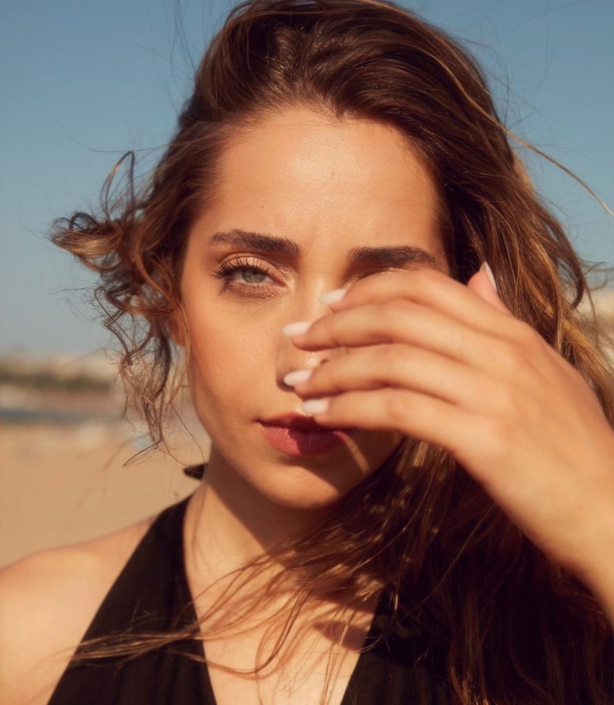 Özge Özacar modeling sexy