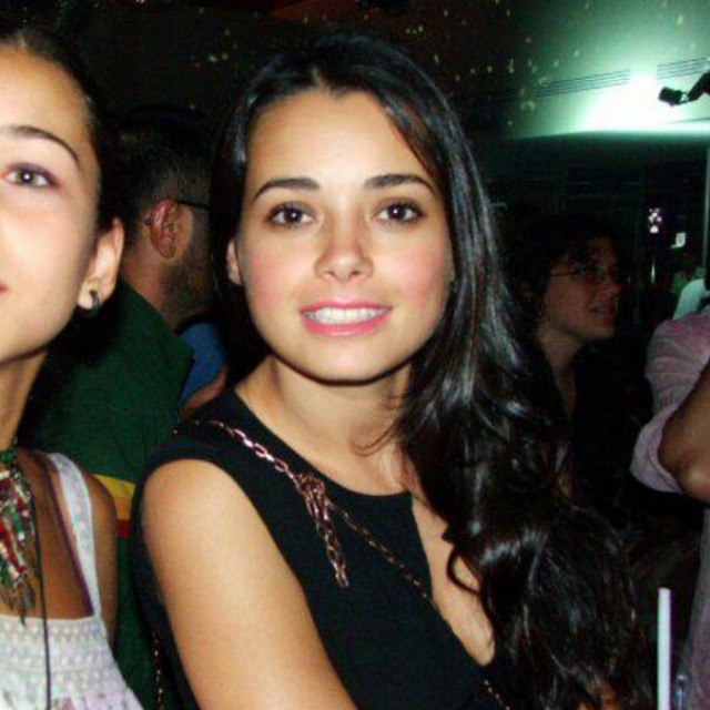 Özgü Namal ardent hot bikini