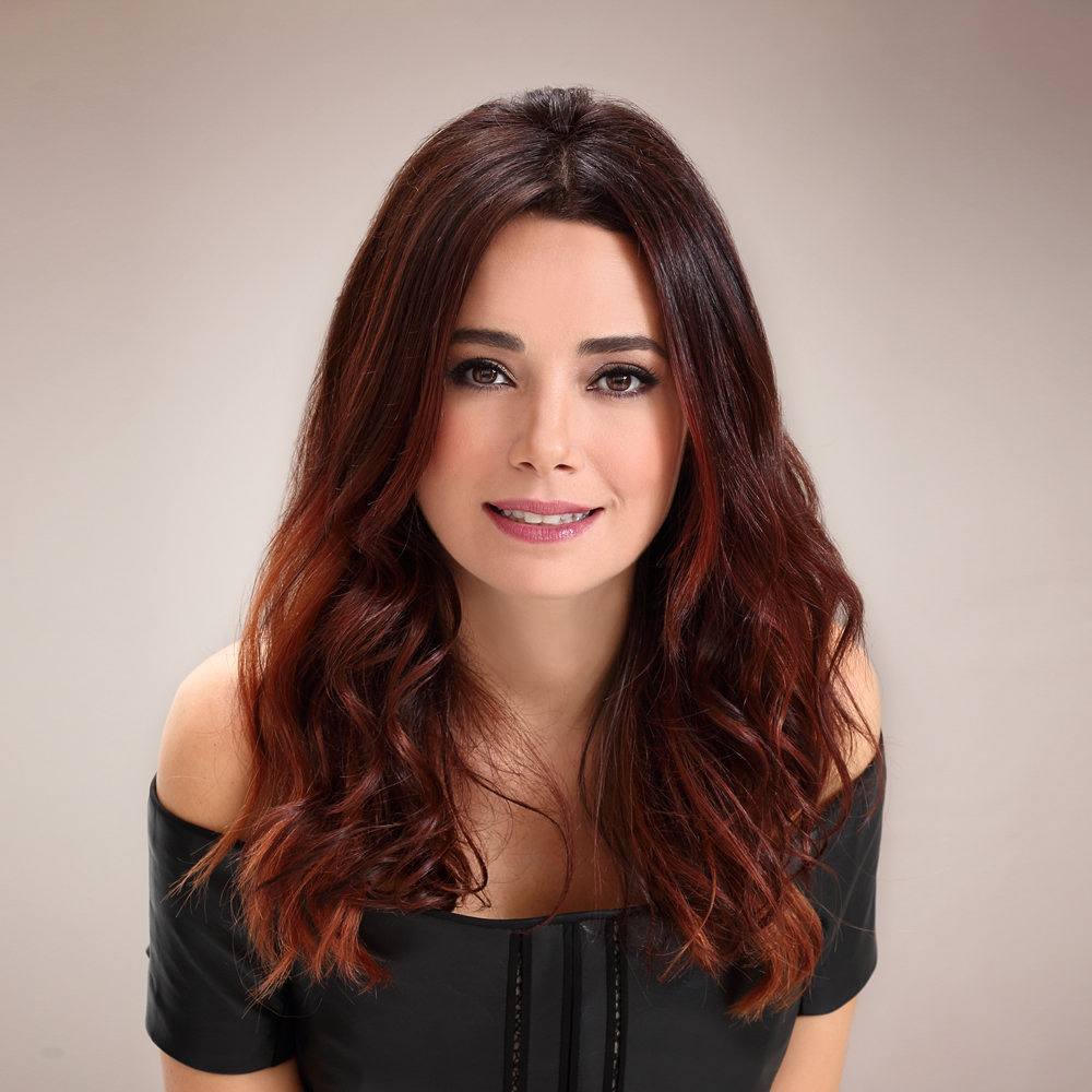 Özgü Namal ardent hot pics